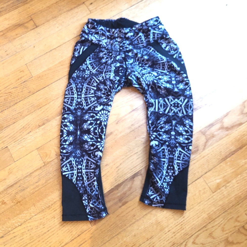 Reebok small black white geometric print leggings